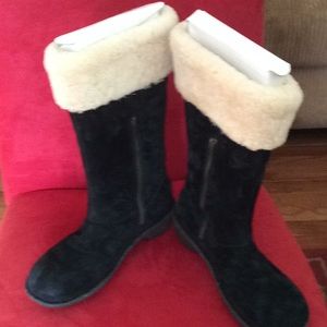 UGG SNOW BOOTS